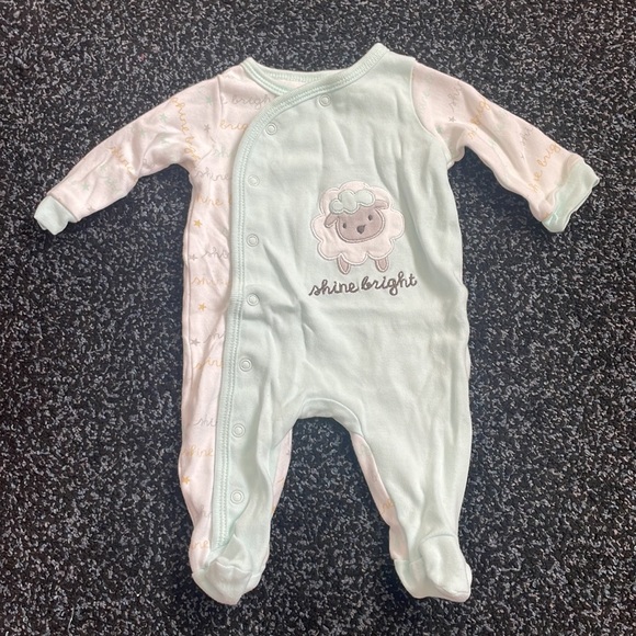 4 long sleeve footie pjs newborn - Picture 3 of 5
